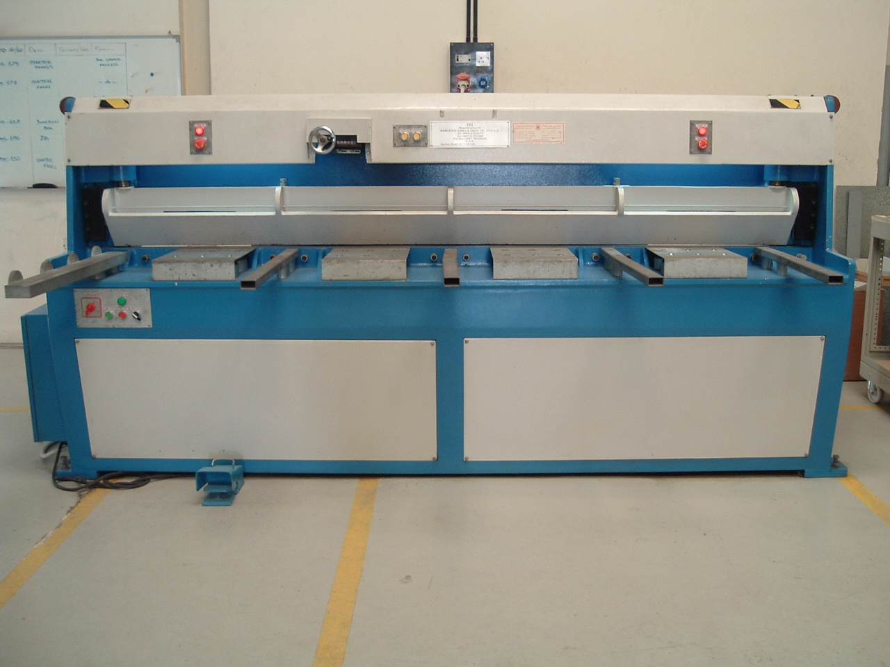 Hydraulic Operated Sheet Metal Shearing Machine